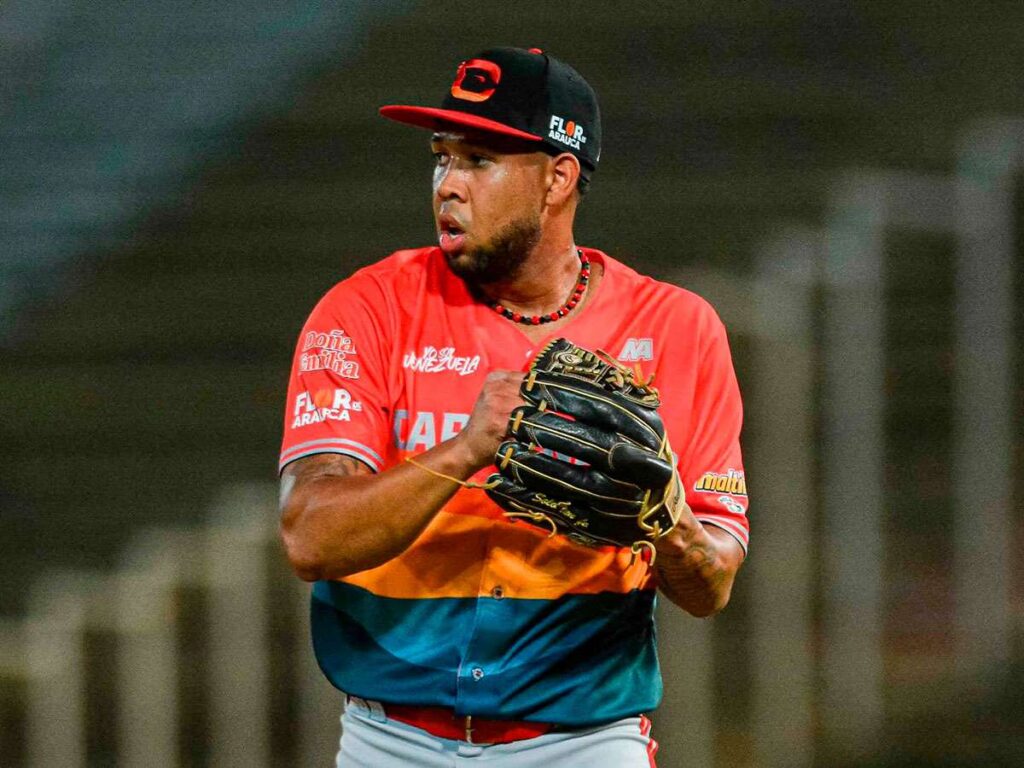 Anderson-Espinoza-lanzara-sin-restricciones-con-Cardenales.jpg
