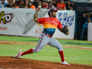 Anderson-Espinoza-maniato-en-su-debut-a-las-Aguilas.jpg