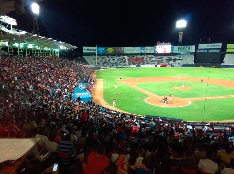 Asistencia-masiva-tuvo-la-final-Lara-Bravos.jpg