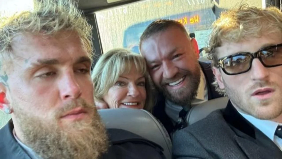 Captan-a-Jake-Paul-y-Conor-McGregor-asistiendo-juntos-a.png
