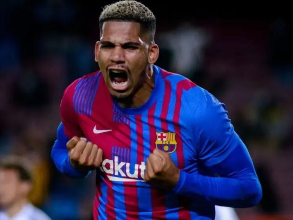 Flick-Araujo-sigue-siendo-jugador-del-Barcelona.png