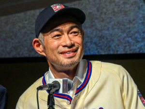 Ichiro-Suzuki-hace-invitacion-especial-a-periodista.png