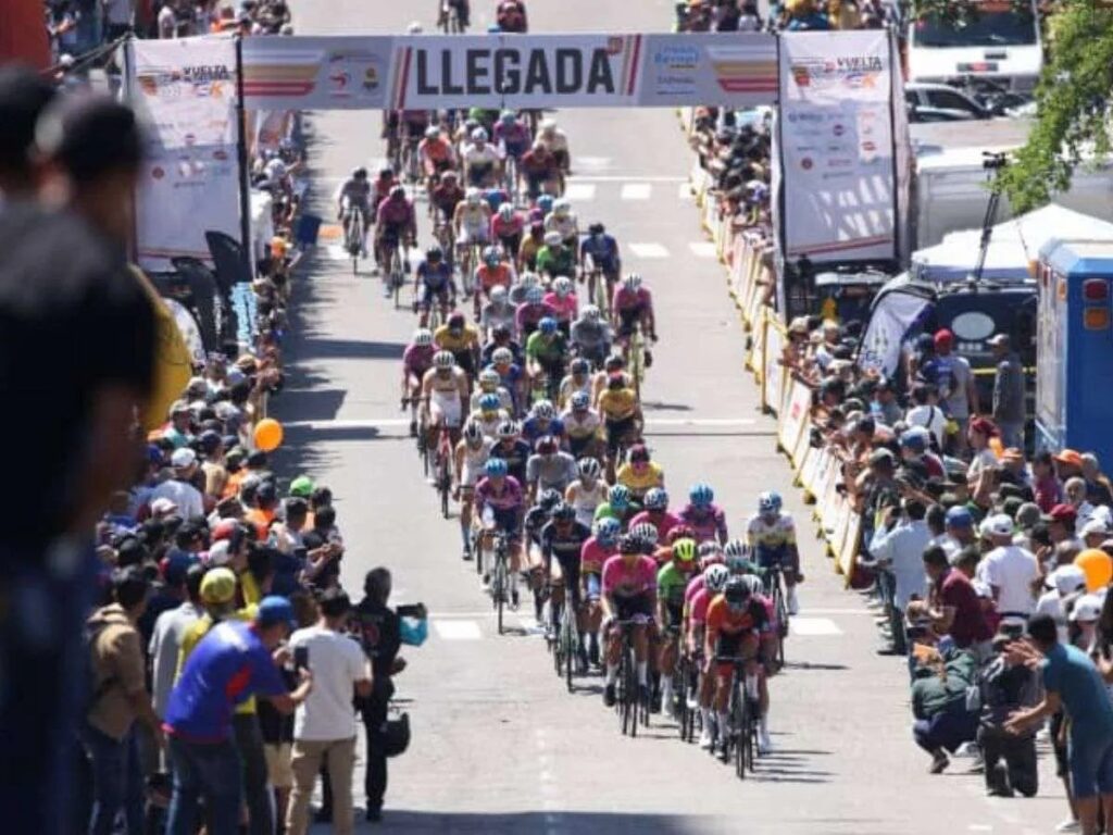 Jhonny-Araujo-gana-la-primera-etapa-de-la-Vuelta-al.jpg