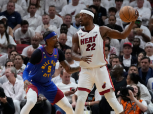 Jimmy-Butler-reitera-que-quiere-ser-traspasado.png
