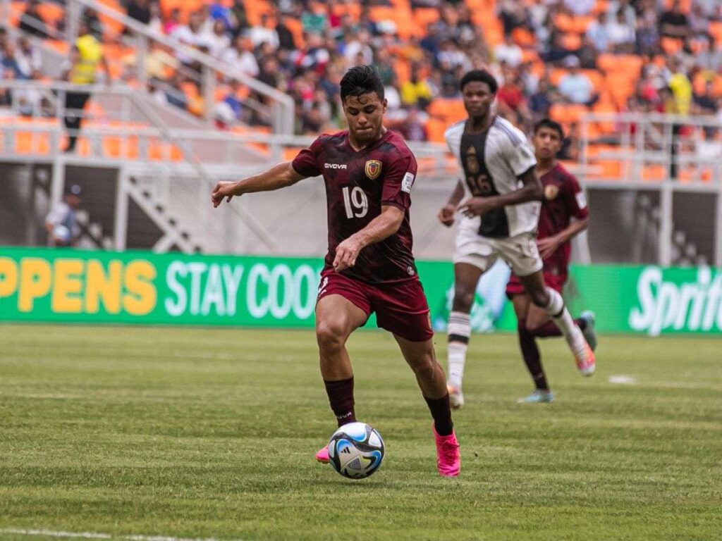 Junior-Colina-es-nuevo-jugador-del-Rio-Ave.jpg