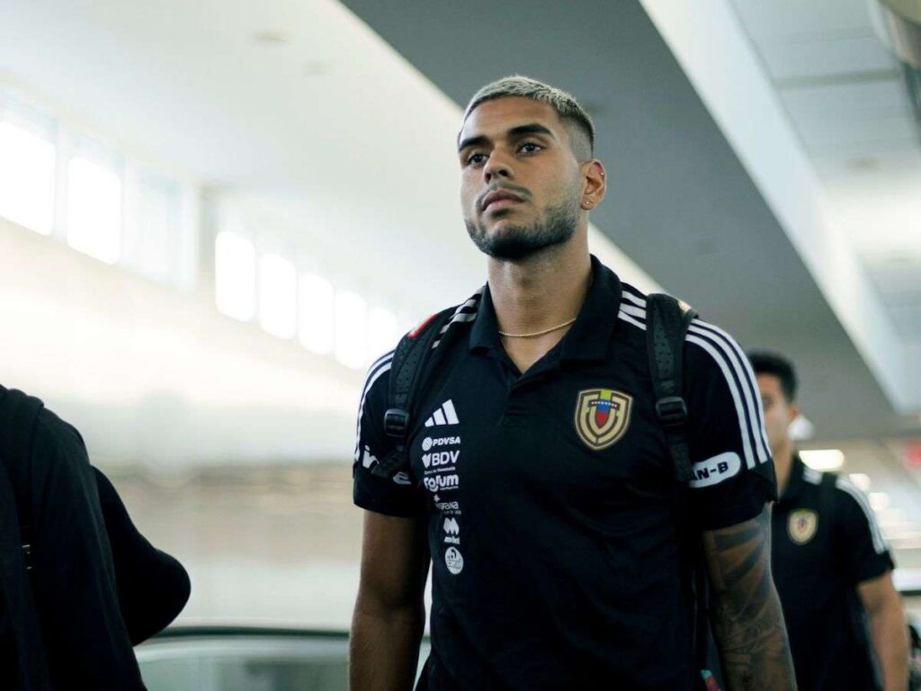 La-Vinotinto-llego-a-EEUU-para-jugar-amistoso.jpg
