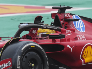Lewis-Hamilton-hizo-su-primera-exhibicion-con-Ferrari.png