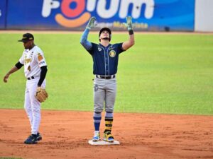 Magallanes-salio-del-sotano-con-blanqueada.jpg