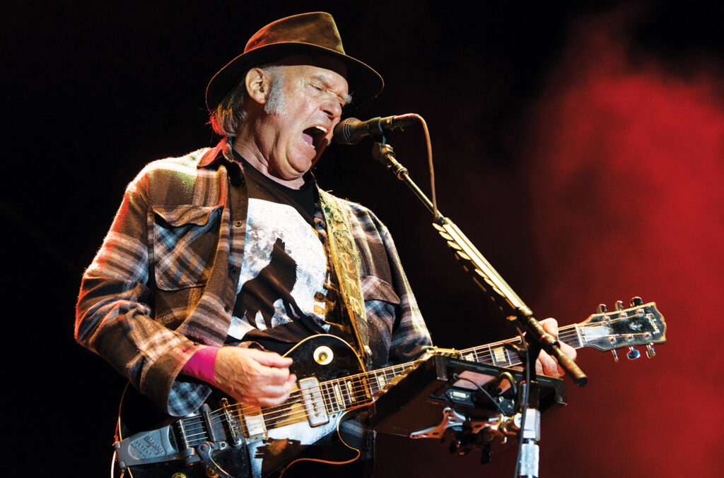Neil-Young-descarta-presentarse-en-Glastonbury-2025.jpg