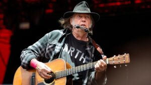 Neil-Young-finalmente-si-se-presentara-en-Glastonbury.jpg