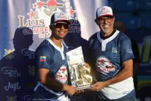 Patrocinado-por-Jagi-Caps-Lorenzo-Cedrola-recibio-Premio-Luis-Sojo.jpg