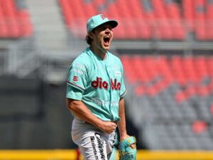 Trevor-Bauer-esta-de-vuelta-a-la-liga-profesional-de.jpg