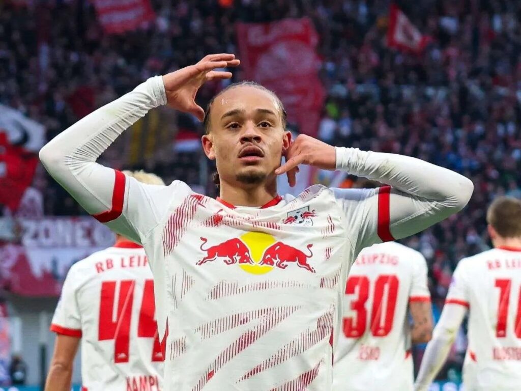 Xavi-Simons-firma-con-el-Leipzig.jpg