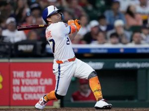Altuve-alcanzo-los-650-extrabases-en-MLB.jpg