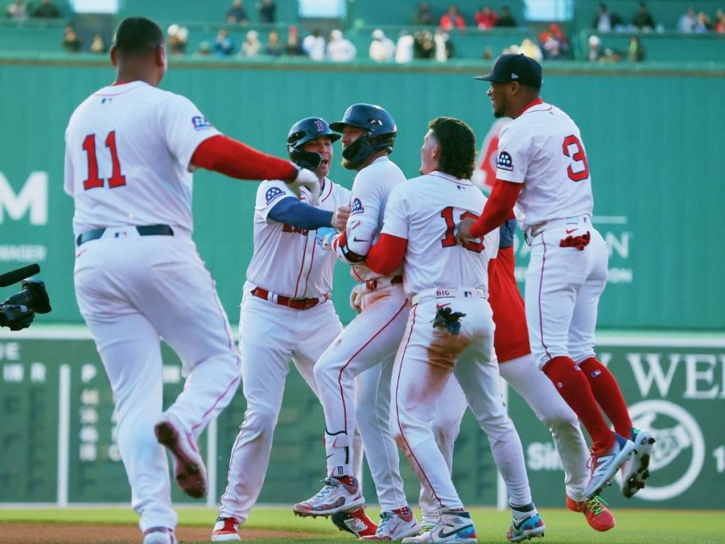 Boston-dejo-en-el-campo-a-Toronto.jpg