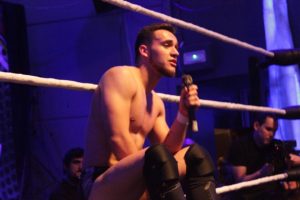 Con-10-anos-sono-en-convertirse-en-el-primer-luchador.jpeg