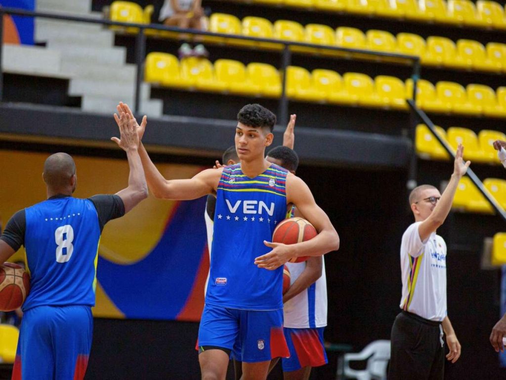 Enrique-Medina-Roa-jugara-con-Guaiqueries.jpg