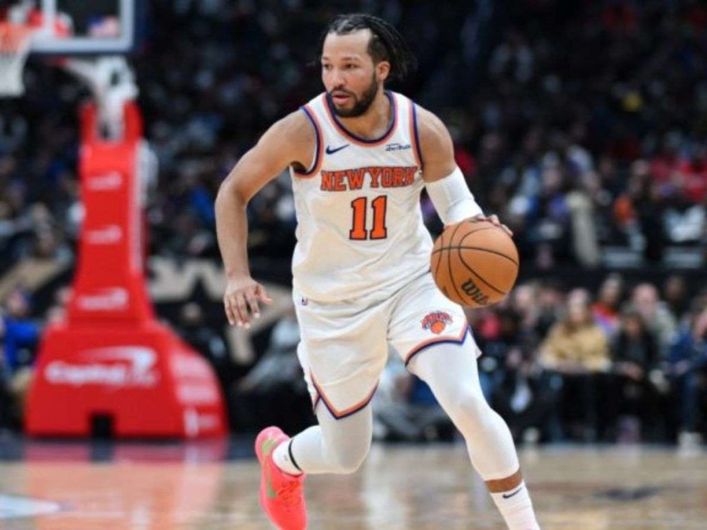 Jalen-Brunson-se-alza-con-el-premio-de-jugador-decisivo.jpg