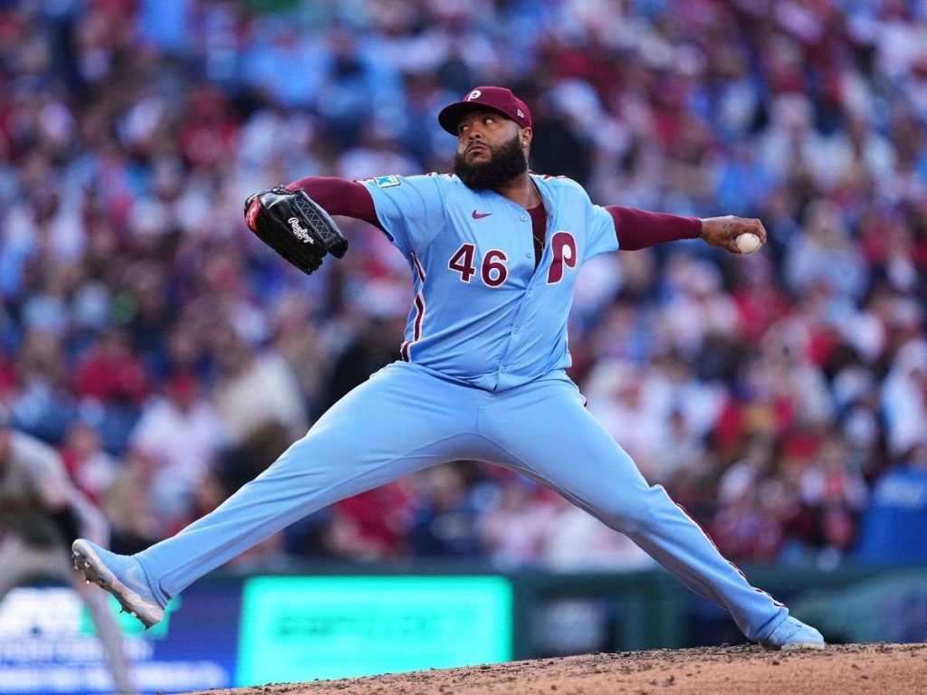 Jose-Alvarado-salvo-a-los-Phillies.jpg