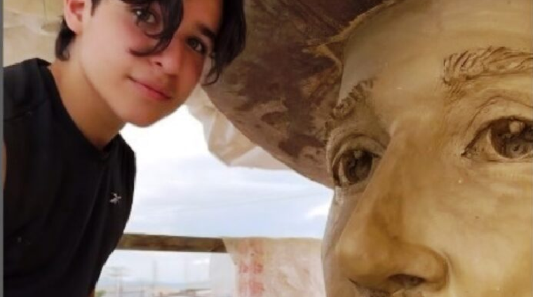 Joven-artista-esta-elaborando-la-escultura-mas-grande-del-mundo.png