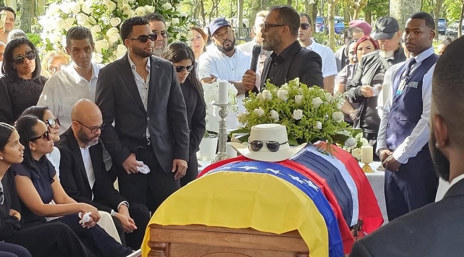 La-sentida-despedida-a-Rubby-Perez-con-banderas-de-Venezuela.jpg