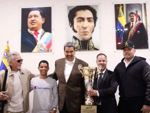 Maduro-agasajo-a-los-ganadores-del-Presidencial.jpg