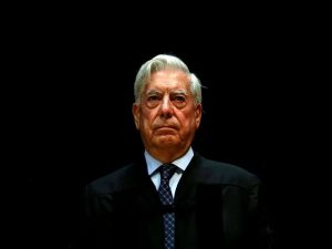Mario-Vargas-Llosa-y-el-Universitario.jpg