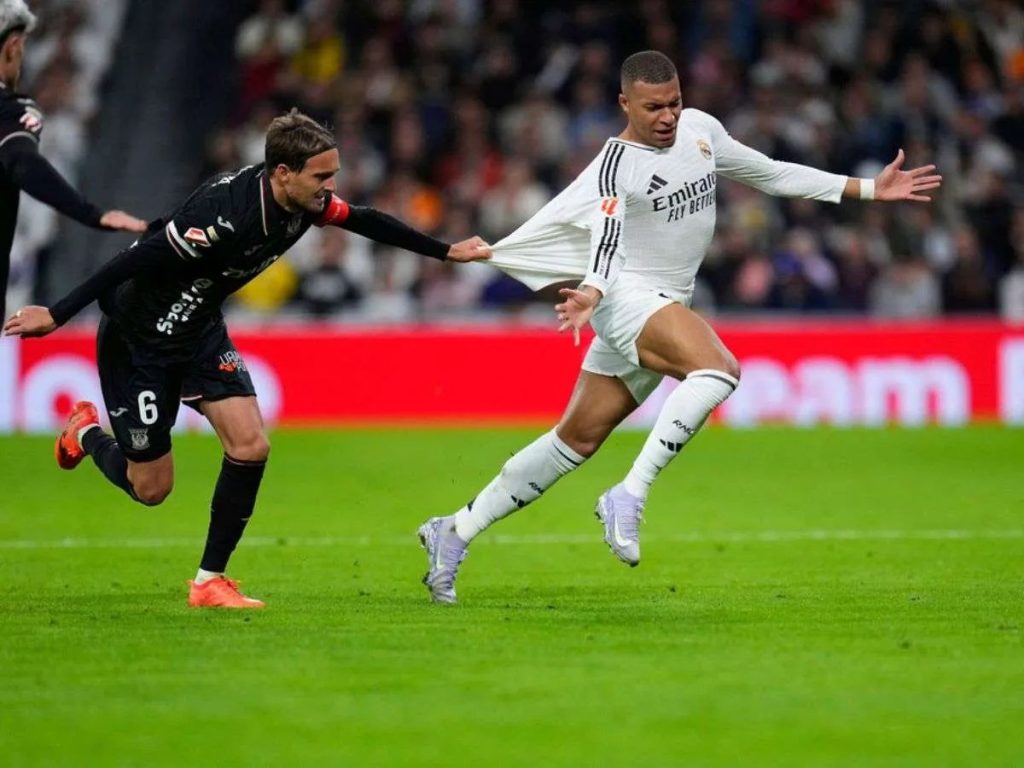 Mbappe-y-Rudiger-son-multados-por-la-FIFA.jpg