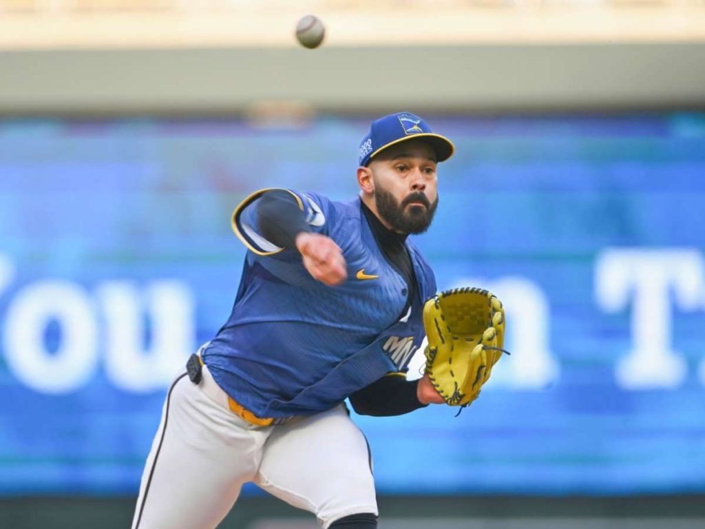 Pablo-Lopez-gano-en-su-regreso-al-monticulo.jpg