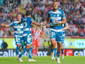 Salomon-Rondon-firmo-Hat-Trick-frente-al-Necaxa.jpg