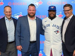 Toronto-y-Vladimir-Guerrero-Jr-hicieron-oficial-su-contrato.jpg