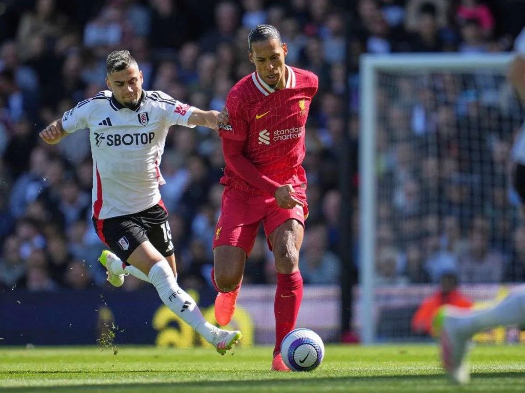 Van-Dijk-avanza-en-su-renovacion-con-Liverpool.jpg