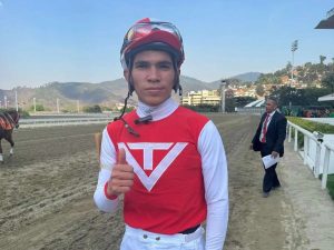 Yamper-Gonzalez-a-dictar-catedra-en-el-5y6.jpg