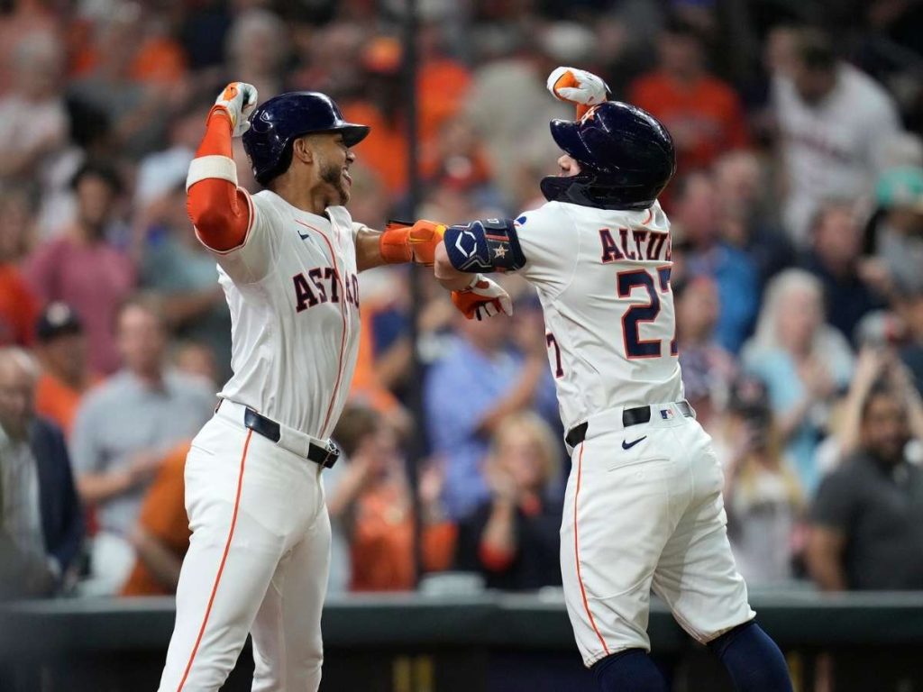 Altuve-tuvo-una-actuacion-monumental-con-el-madero.jpg