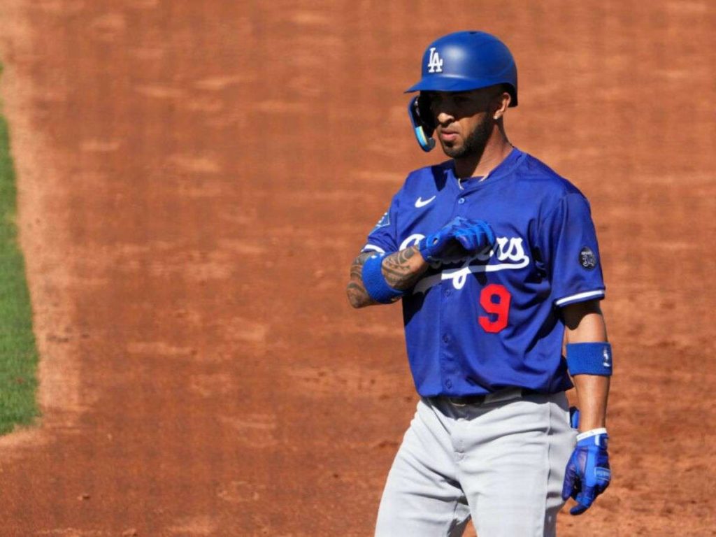 Eddie-Rosario-firma-contrato-de-Ligas-Menores-con-Milwaukee.jpg