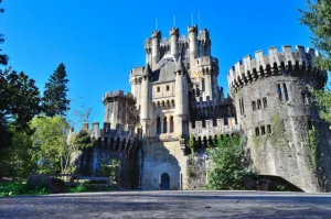 El-castillo-de-Butron-de-casa-torre-a-escenario-de.webp.webp