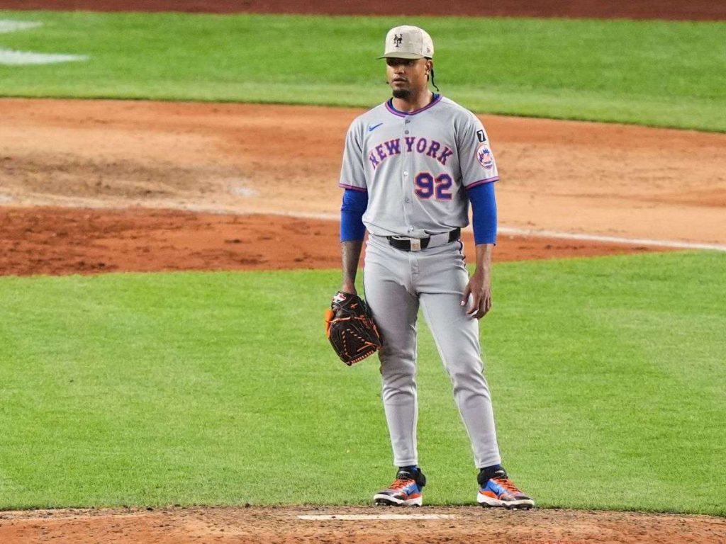 Genesis-Cabrera-firma-con-Cachorros-tras-dejar-a-los-Mets.jpg