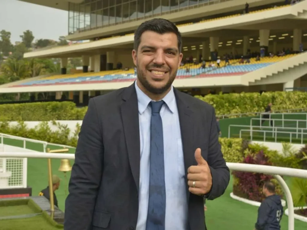 Juan-C-Garcia-con-2-inscritos.jpg