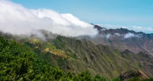 Lugares-donde-las-nubes-bajan-hasta-tocar-el-suelo.webp.webp