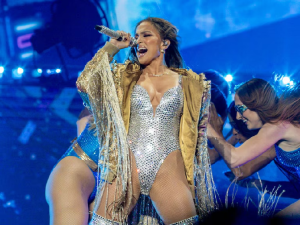 Jennifer-Lopez-celebro-sus-56-anos-con-una-espectacular-fiesta.png