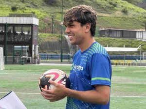 Jon-Aramburu-voz-joven-y-corazon-Vinotinto.jpg