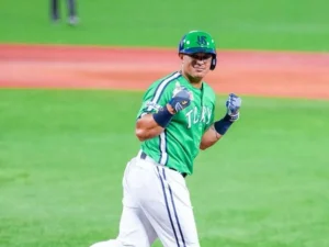 Jose-Osuna-sigue-destacando-con-Golondrinas-de-Yakult.jpg