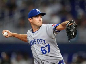 Seth-Lugo-extendera-su-contrato-con-los-Reales.jpg