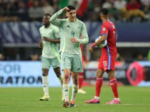Edson-Alvarez-pone-rumbo-a-Turkiye.jpg