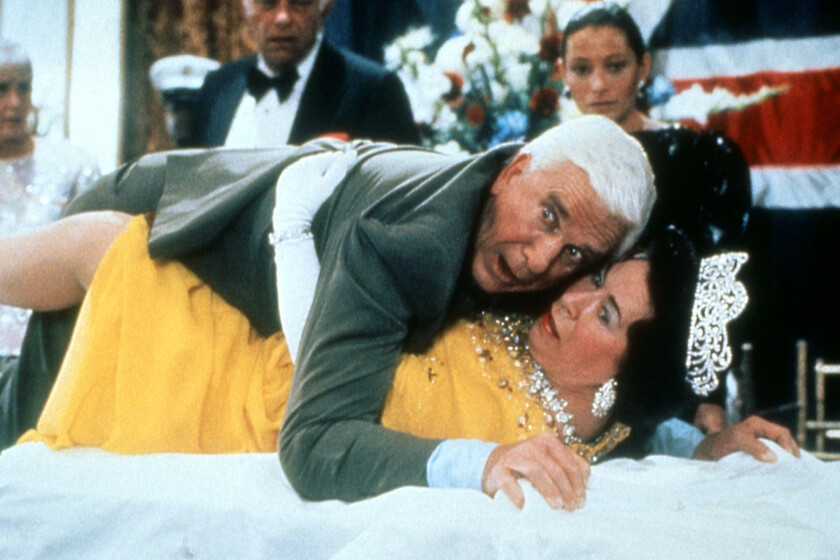 El-fantastico-homenaje-a-Leslie-Nielsen-de-la-nueva-Agarralo.jpeg
