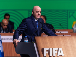 Infantino-exige-duras-sanciones-tras-pelea-en-Copa-Sudamericana.png