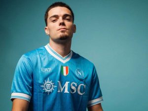Napoli-firma-al-lateral-Miguel-Gutierrez.jpg
