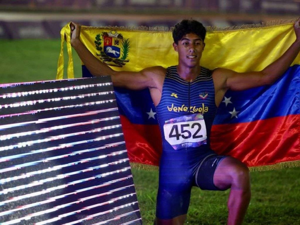 Ricardo-Montes-de-Oca-con-oro-y-record.jpg