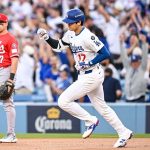 A Ohtani no le afecta batear y lanzar en Postemporada