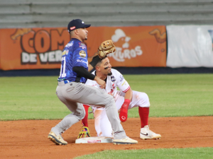 Cardenales-batio-a-los-encendidos-bengalies.png